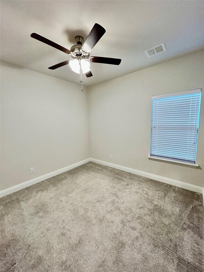 Building Photo - 541 Firethorn Dr