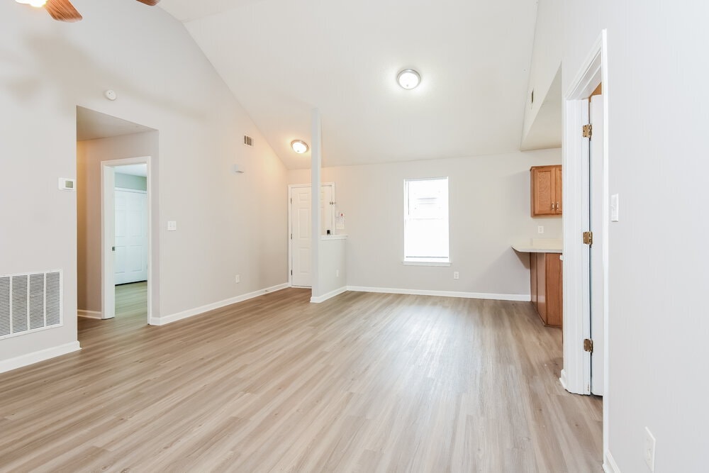 Building Photo - 1560 Wembley Dr