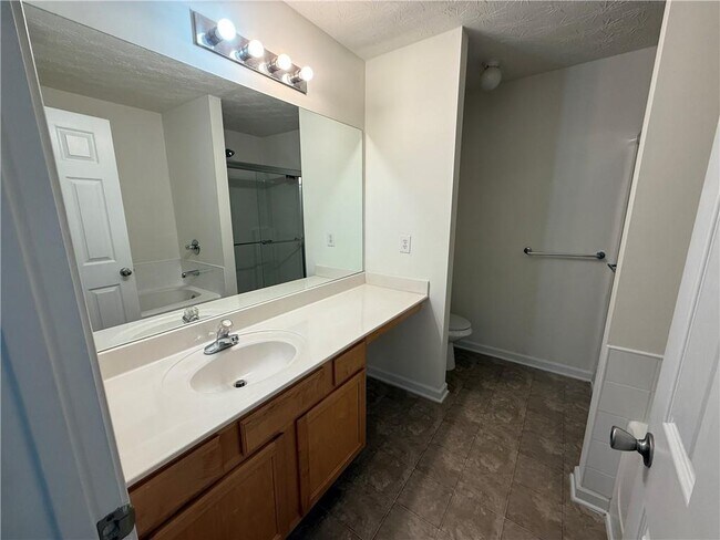 Building Photo - 2729 Heathrow Dr