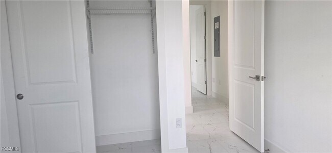 Building Photo - 925 Chenault St