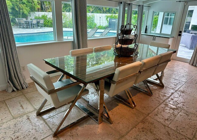 Building Photo - 212 Kings Lynn