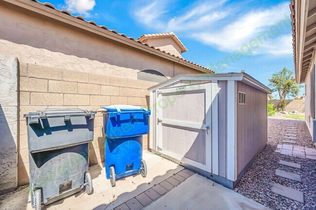 Building Photo - 1284 W Kingbird Dr