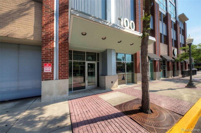 Primary Photo - 100 W Fifth St