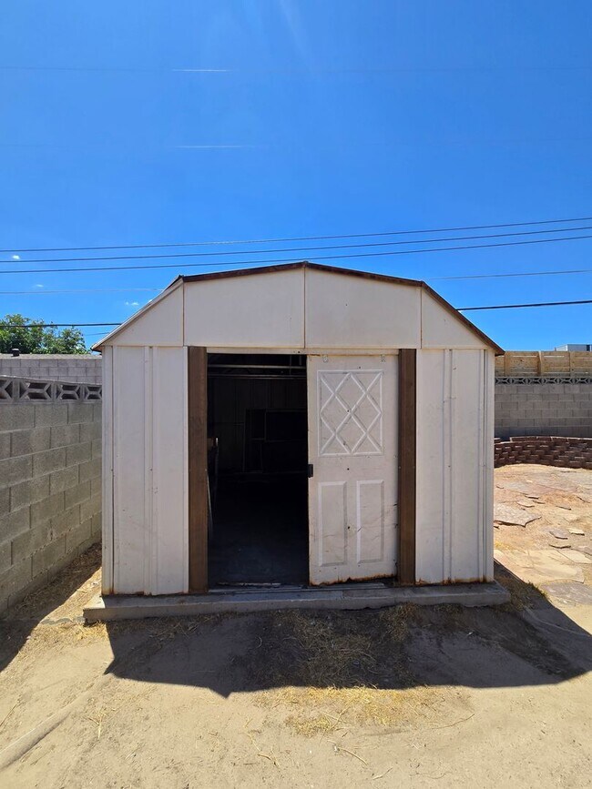 Building Photo - A Fabulous 4 Bedroom Single Story Home in East Las Vegas