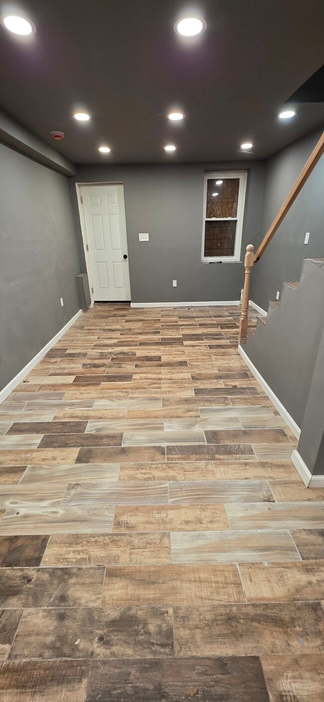 Building Photo - 120 S Carlton St