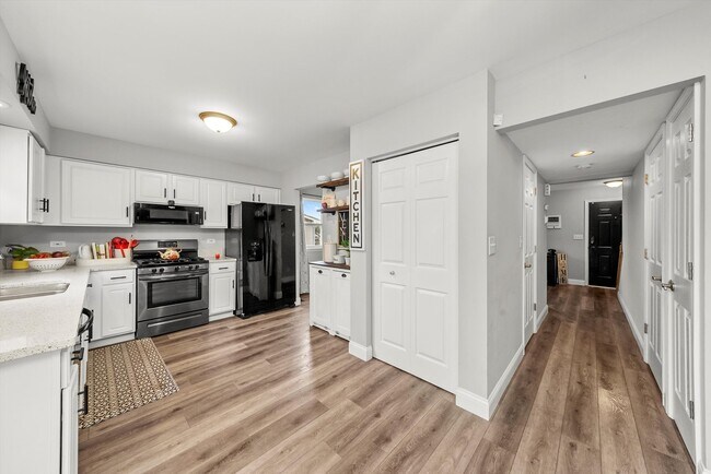 Building Photo - 5332 W Mulberry Ln