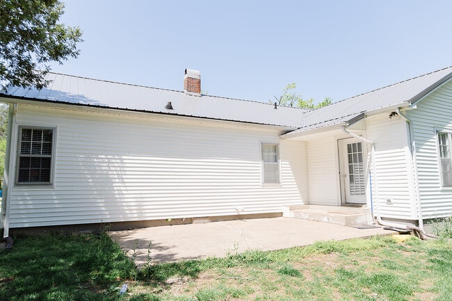 Building Photo - 217 Woodlawn Ave