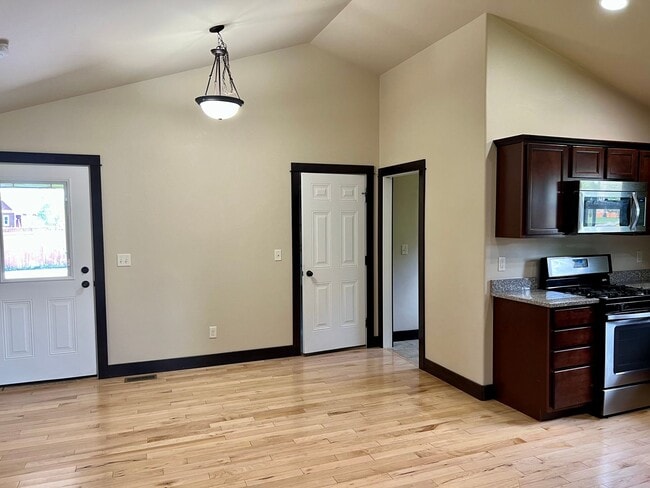 Building Photo - 3 Bed 2 Bath home in Bozeman