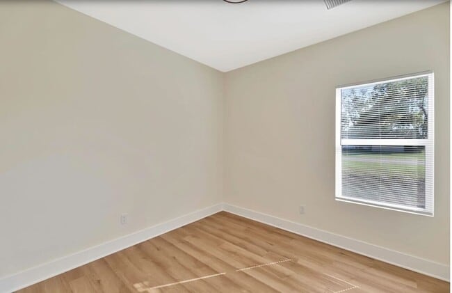 Building Photo - 17121 W Kashmir St