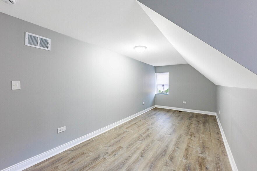 Building Photo - 2800 S Saint Louis Ave