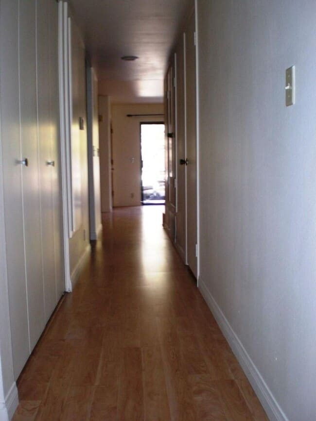 Building Photo - Camarillo 2 Bedroom Condo