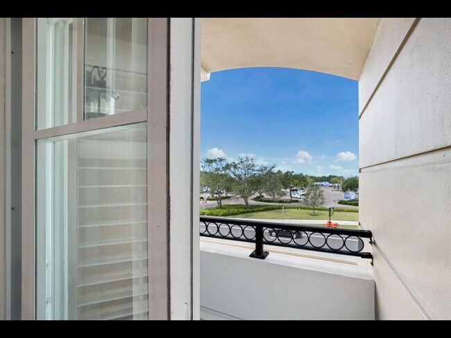 Building Photo - 1064 N Tamiami Trl
