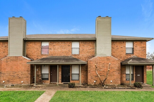 Building Photo - 5905 Shadydell Dr