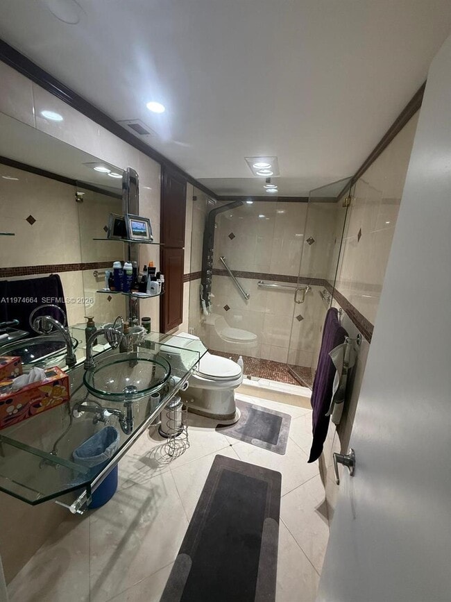 Building Photo - 300 Bayview Dr