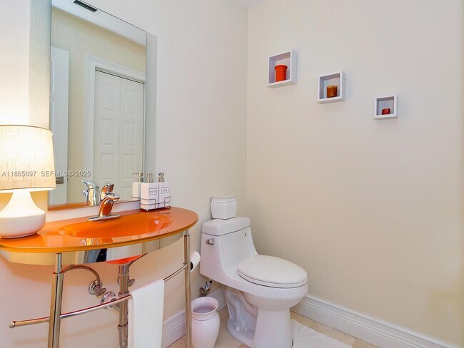 Building Photo - 3141 Hollywood Blvd