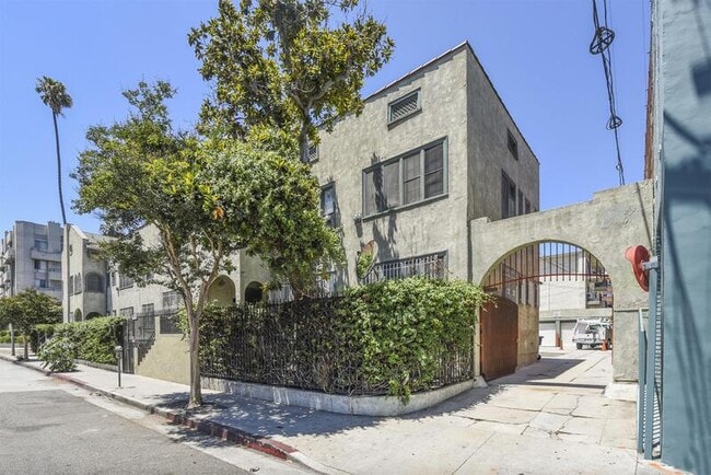 Building Photo - 4023 W 6th St