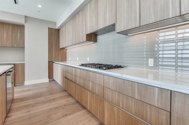 Building Photo - 3003 Maple Ave