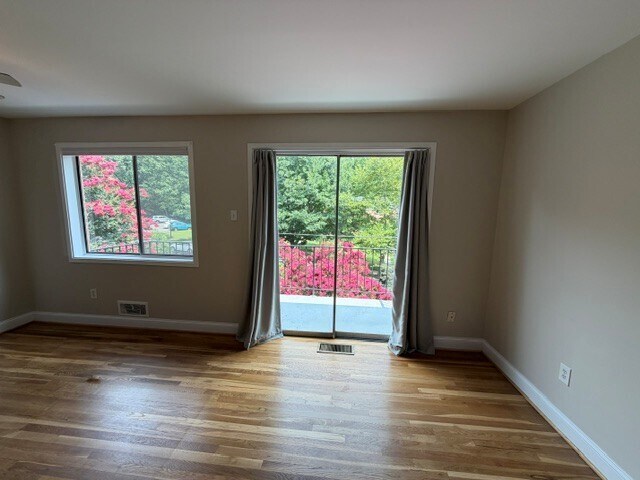 Building Photo - 10513 Weymouth St