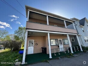 Building Photo - 610 Moosic St