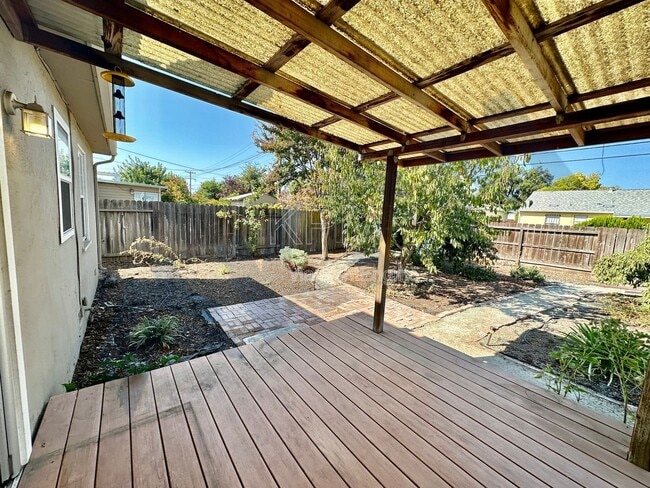 Building Photo - 41 W McKenzie Ave