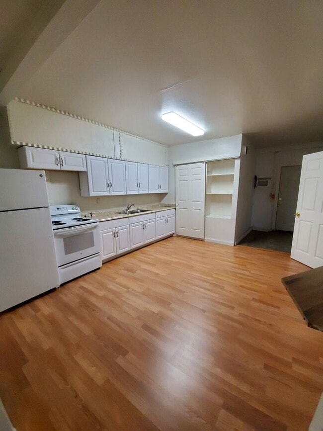 Building Photo - 2 Bedroom for Rent in Warden