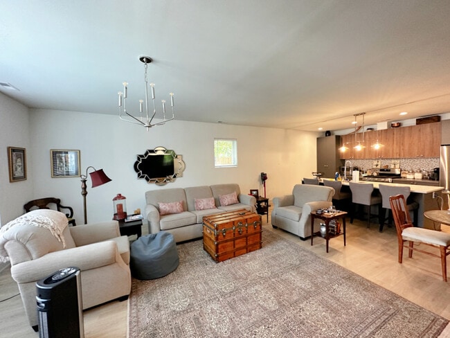 Building Photo - 4420 S Prairie Ave