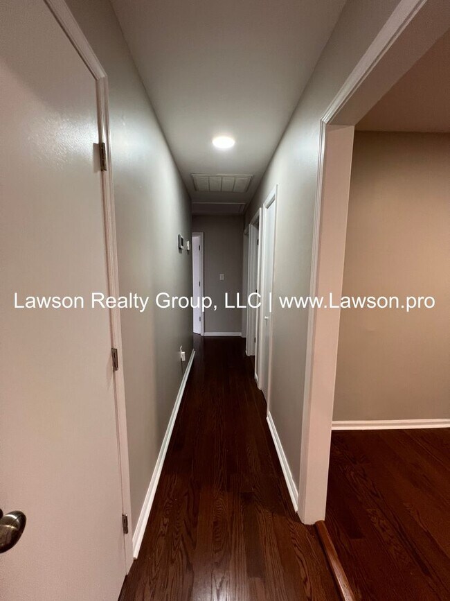 Building Photo - Five Bedroom, Updated Split Level in South...