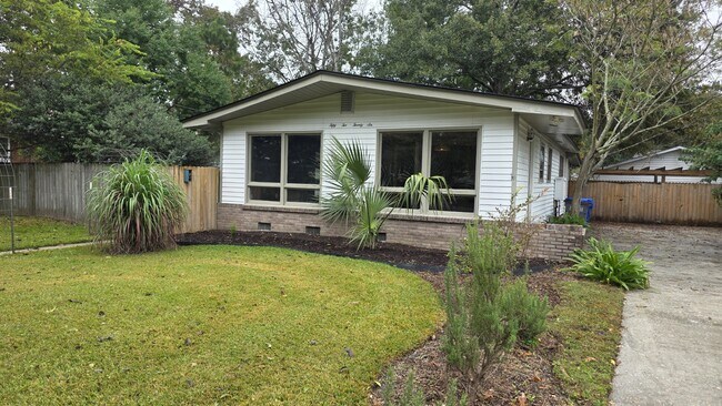 Building Photo - 5226 Ashcroft Ave