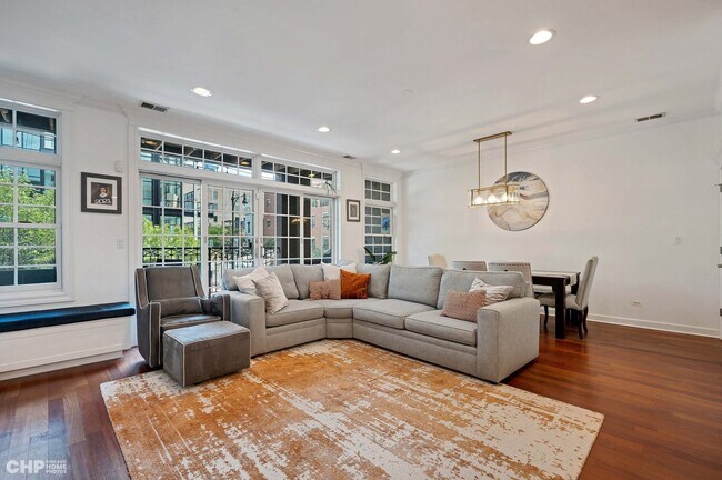 Building Photo - 1035 W Madison St