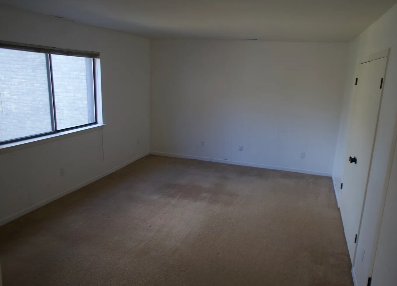 Building Photo - 2289 Bedford St