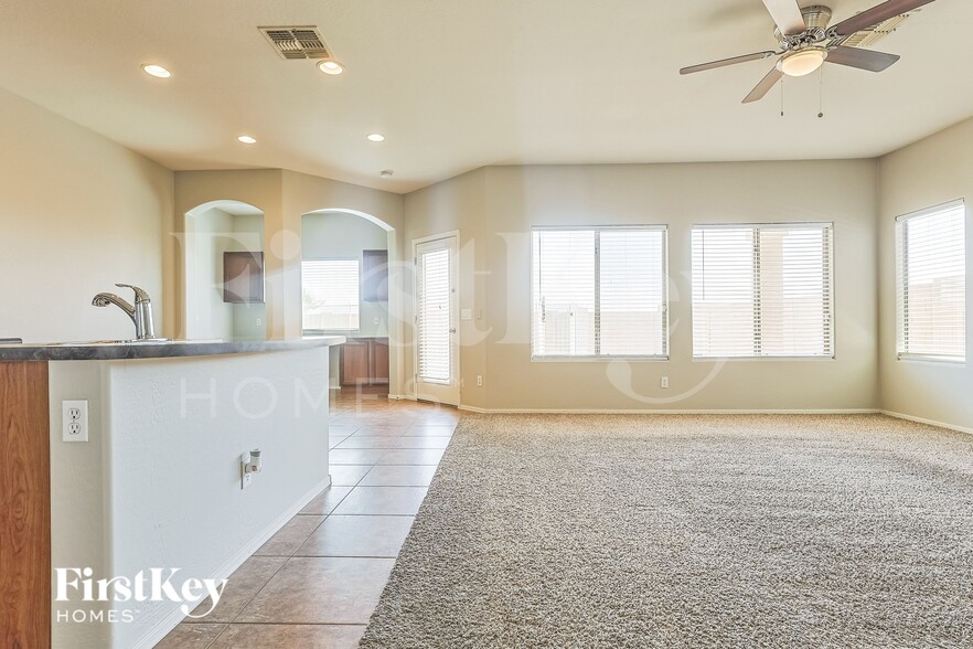 Building Photo - 33827 N Slate Creek Dr