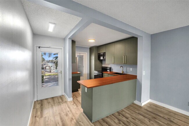 Building Photo - 2800 NE 14th Street Causeway