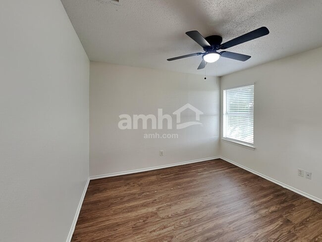 Building Photo - 1801 Wolf Creek Dr