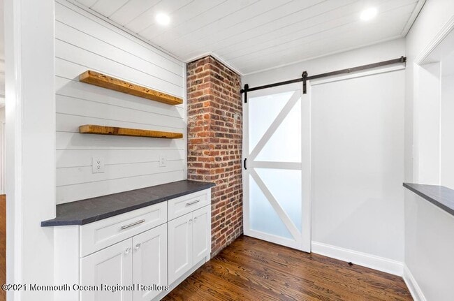 Building Photo - 495 Branch Ave