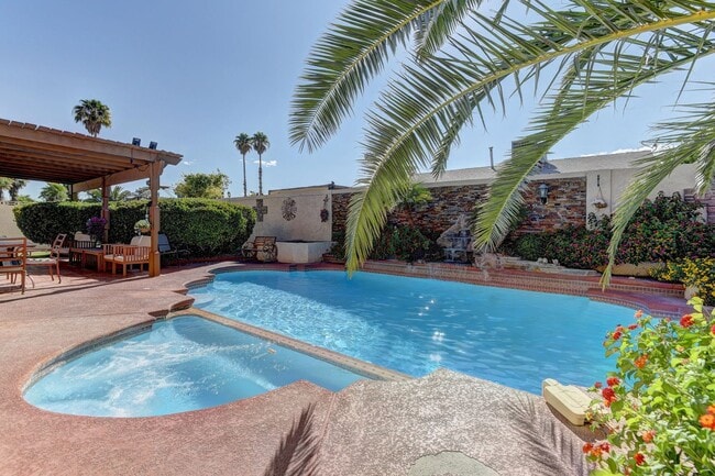 Building Photo - Discover this 4-bedroom, 2.5-bath historic beauty in the heart of Spring Valley, where Old Vegas ...