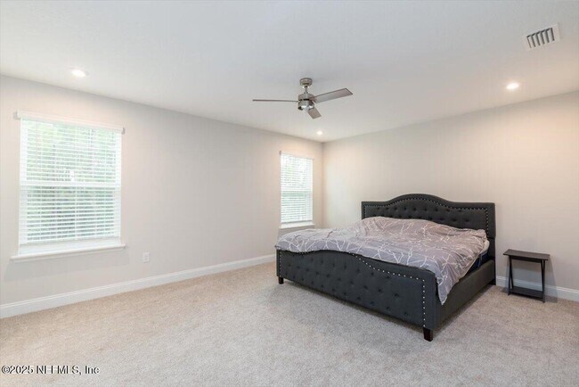 Building Photo - 239 Meadow Creek Dr