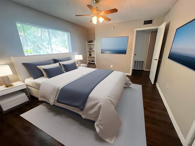 Building Photo - 3106 Duval St