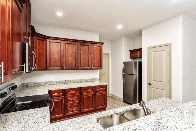 Building Photo - 918 Shady Ln