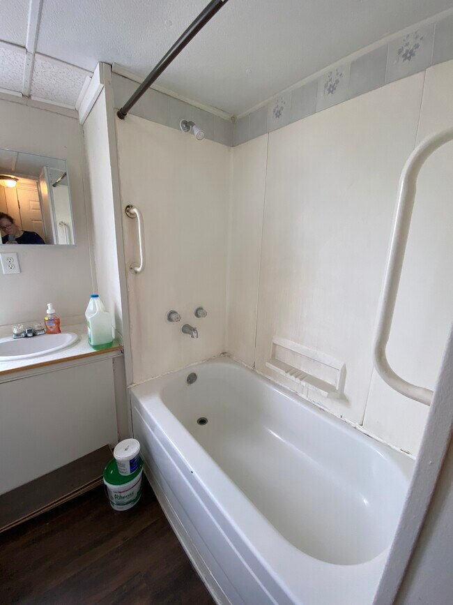Building Photo - Unit #3-Millborne Rd.