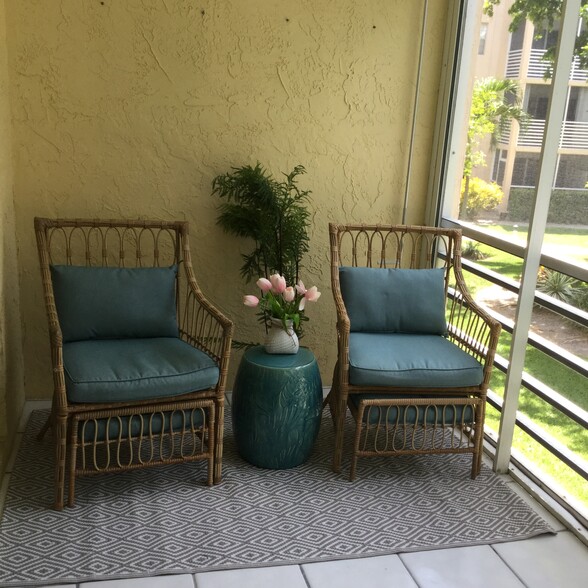 Patio Seating - 1541 S Ocean Blvd