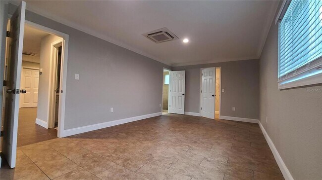Building Photo - 1718 Cardinal Dr