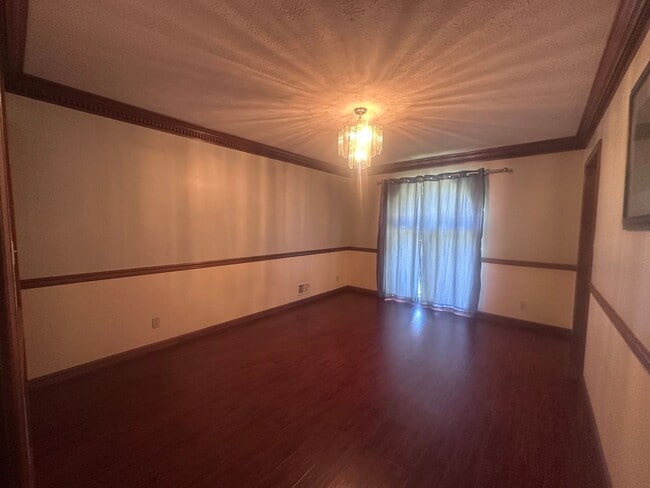 Building Photo - 1002 Juniper Springs Dr