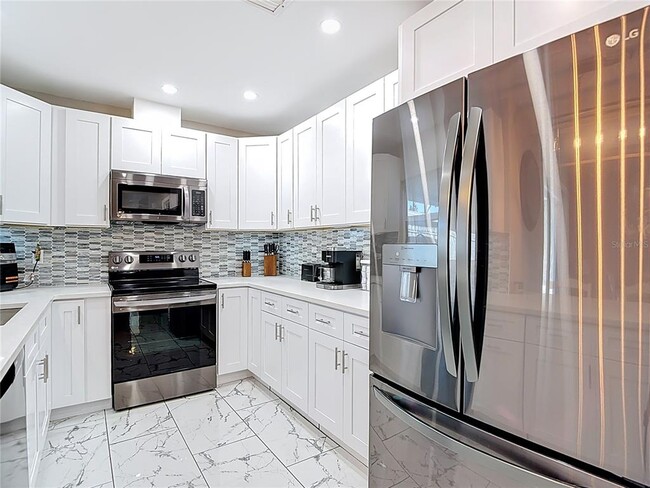 Building Photo - 2707 Lakeville Dr
