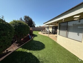 Building Photo - Spacious 4 bedroom 2 bath home located in ...