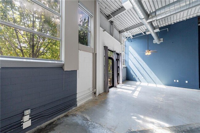 Building Photo - 400 Village Pkwy