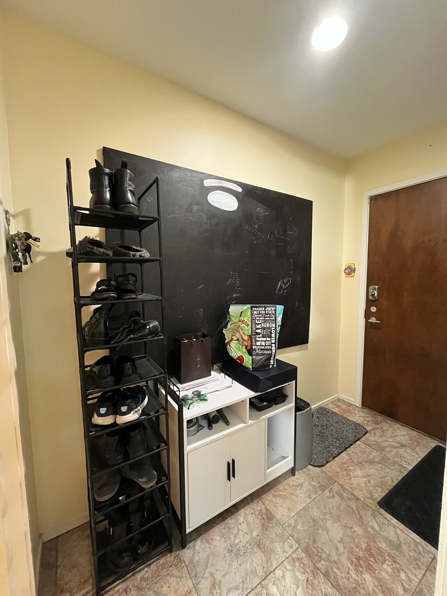 Building Photo - 921 E Huron St