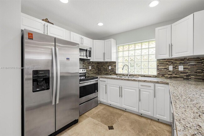 Building Photo - 3363 SW 154th Ct