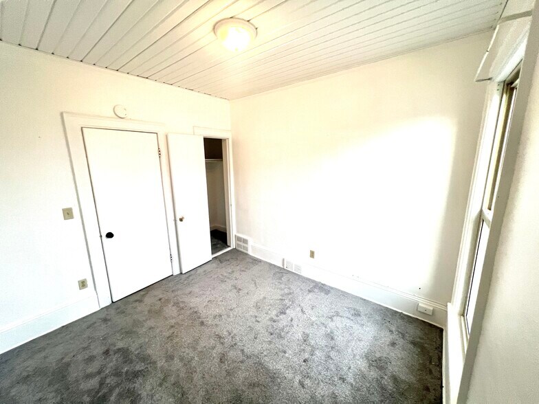 Building Photo - 3027 W Mount Vernon Ave