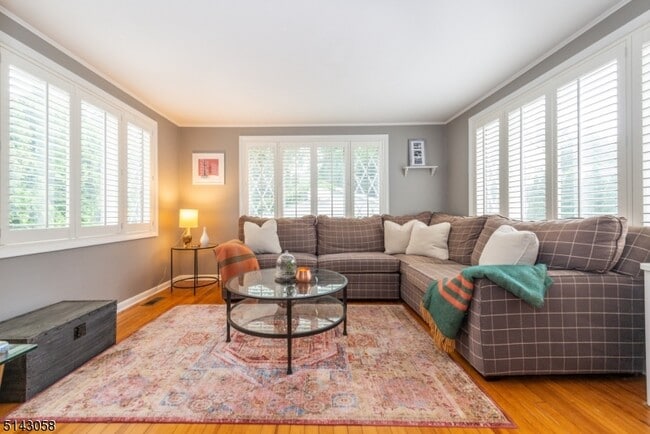 Building Photo - 276 Bay Ave