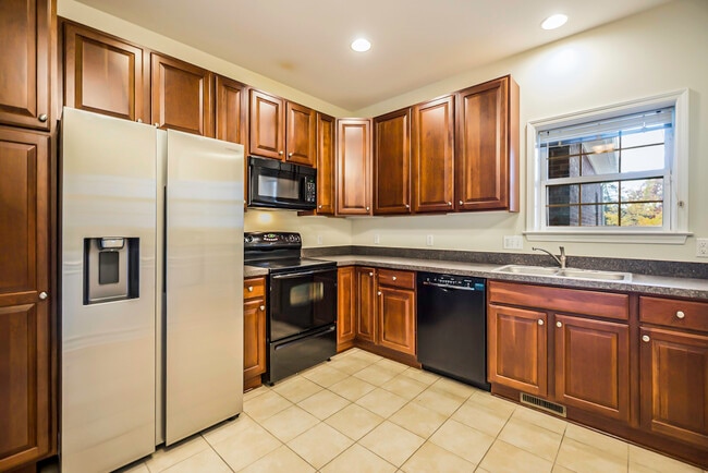 Building Photo - 2962 Hunley Dr